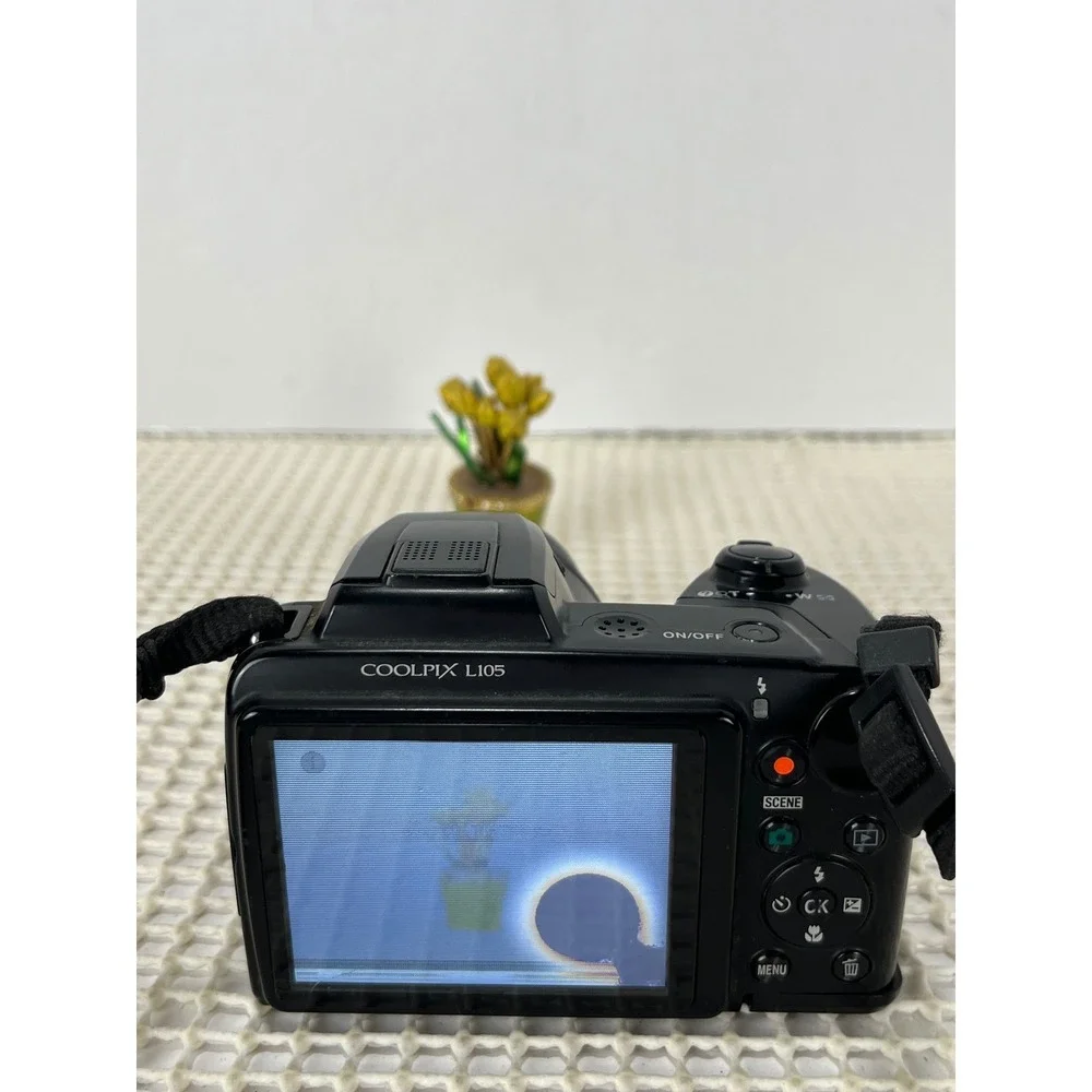Nikon Coolpix L105 Digital‎ Camera 12MP Black Flawed